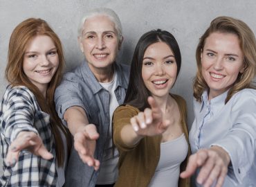 adorable-group-women-smiling